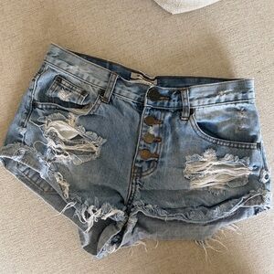 ✨SOLD ✨One teaspoon size 25 equivalent to a size XS 0-2 denim button up shorts